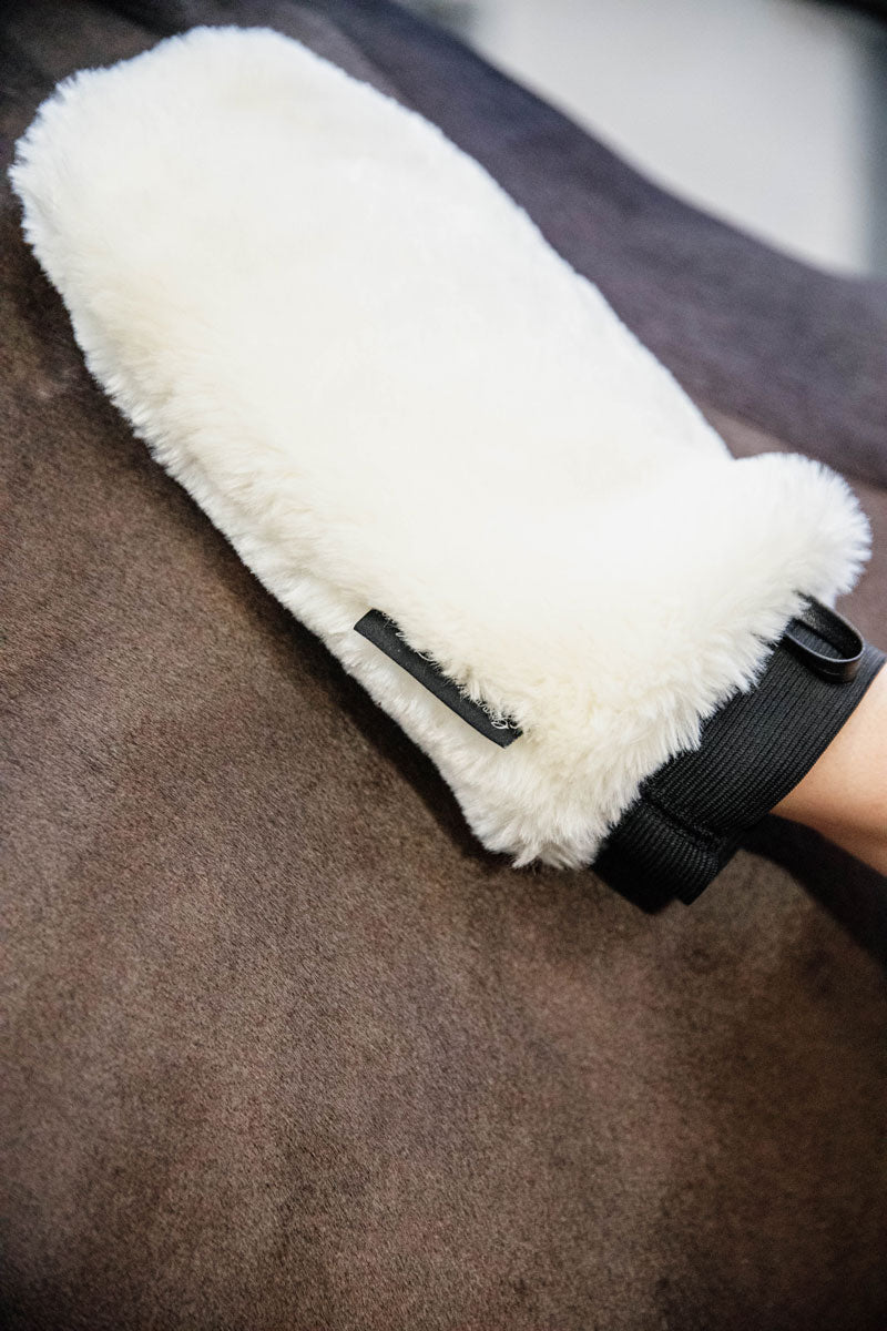 Grooming Deluxe Sheepskin Grooming Mitt Natural