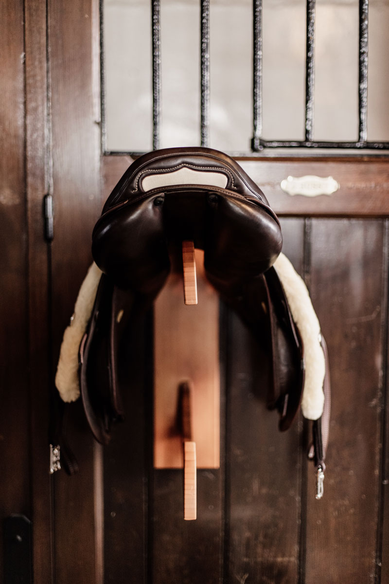Grooming Deluxe Wooden Saddle Rack