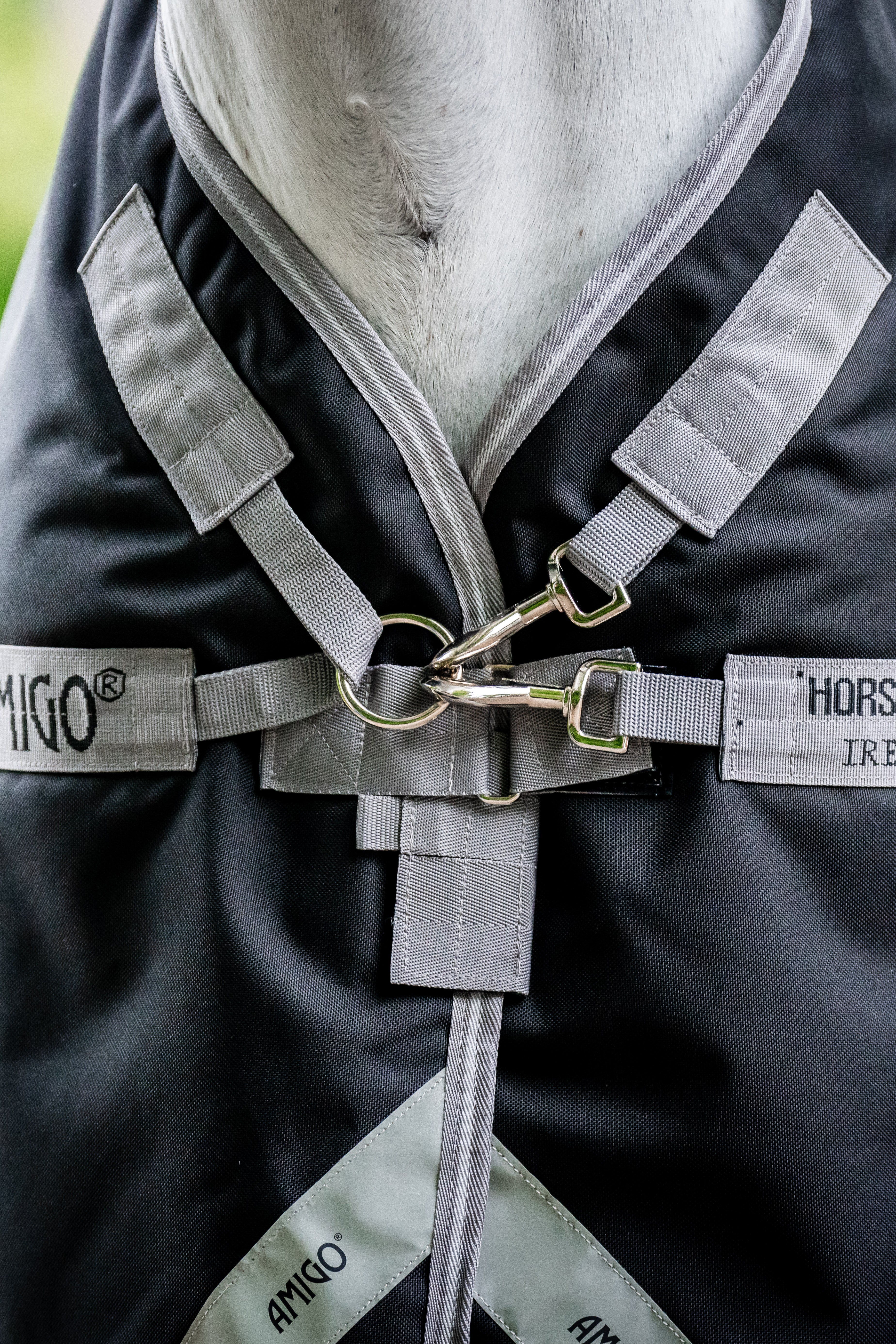 Amigo Bravo 12 Plus Turnout 100g Black/Titanium Grey & Silver
