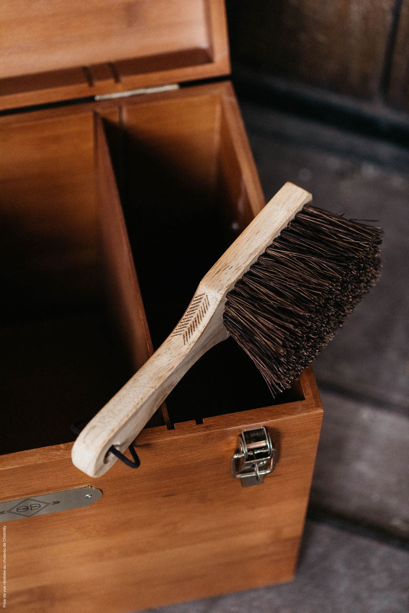 Grooming Deluxe Hoof Brush