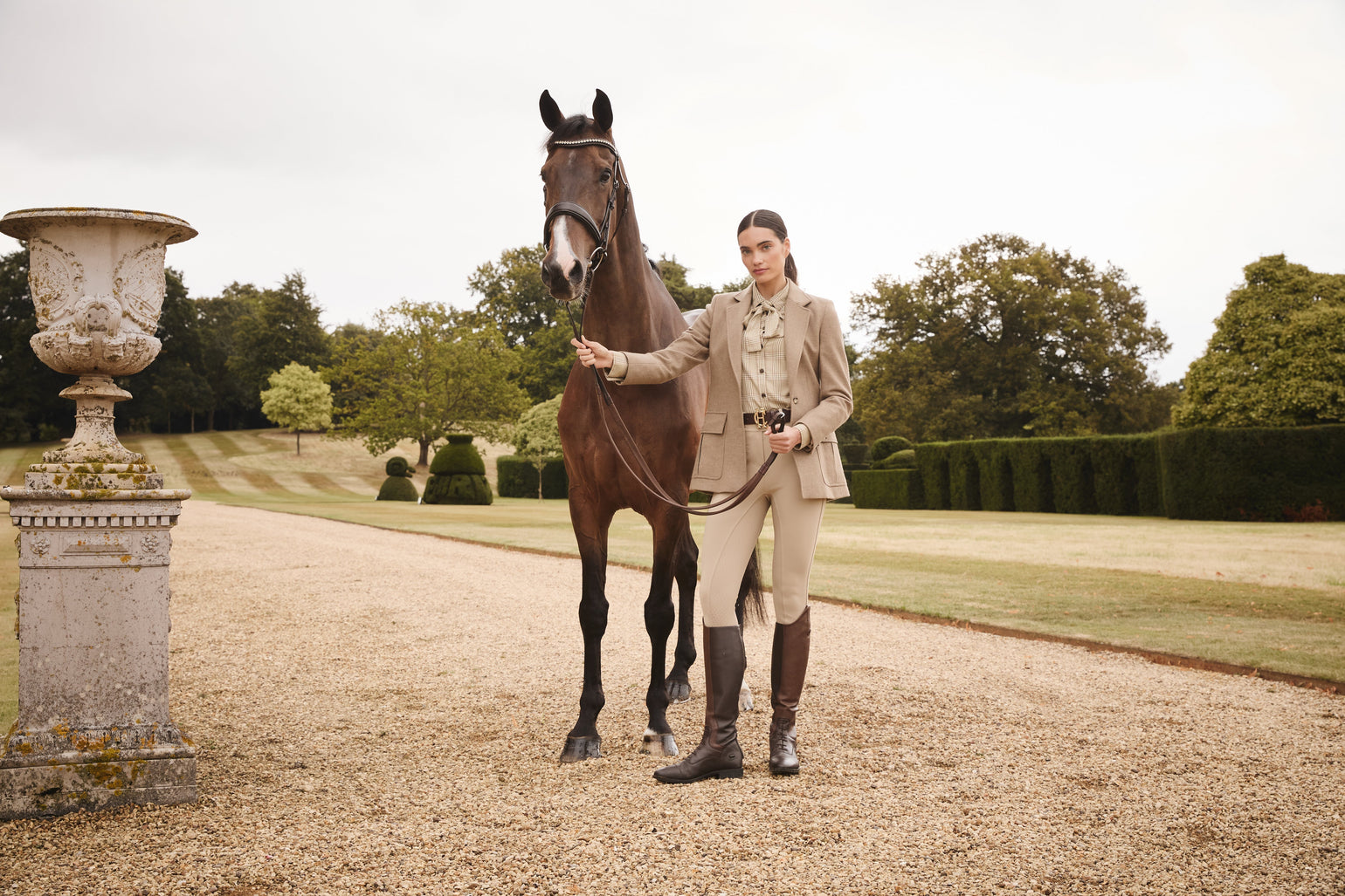 Country Style Meets Function: Autumn Outfits from Stable to Street