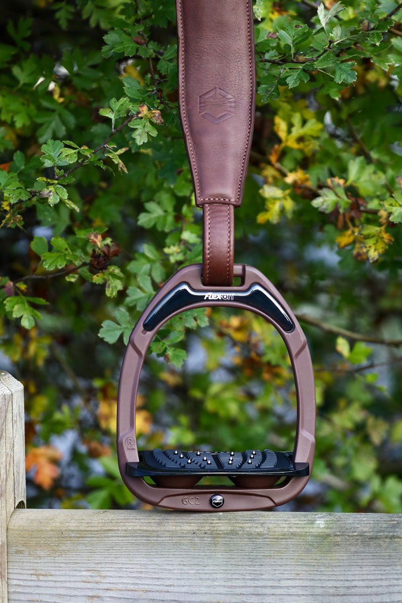 Flex-On Green Composite Stirrups Inclined Ultra-Grip Chocolate Frame with Chocolate Elastomers 