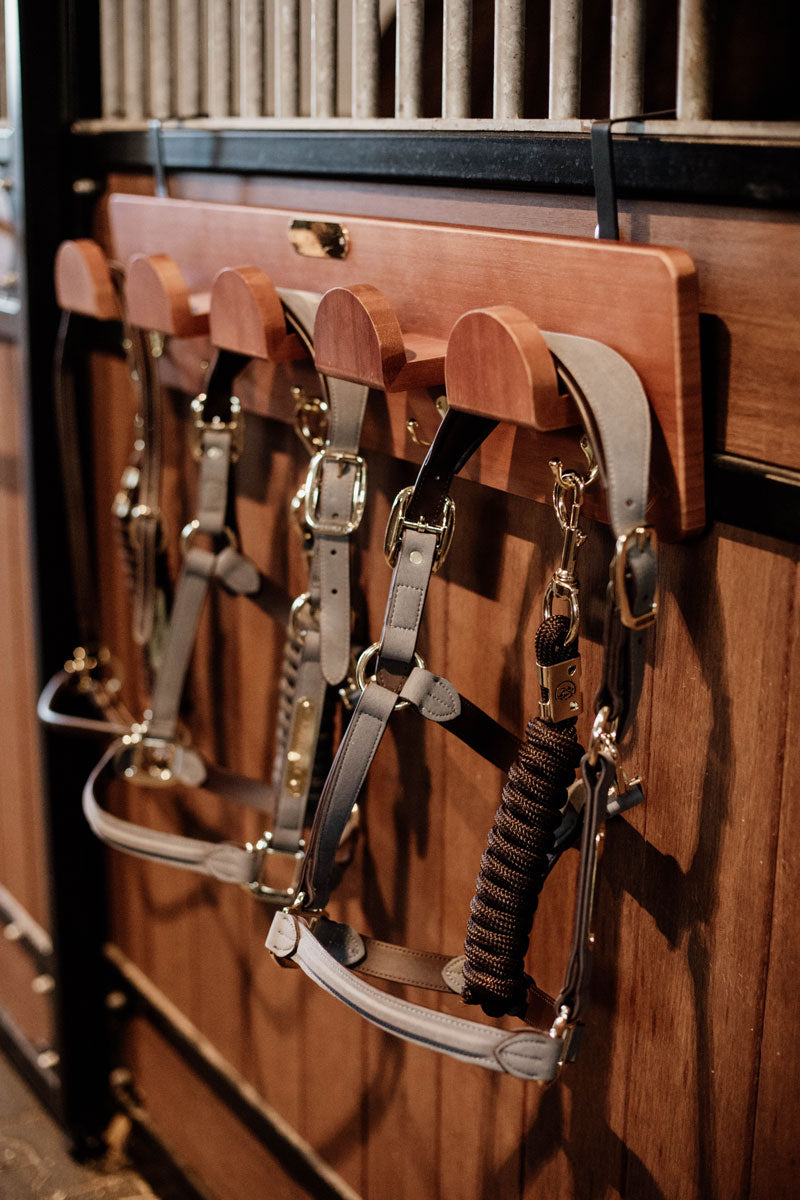 Grooming Deluxe Wooden Bridle Rack