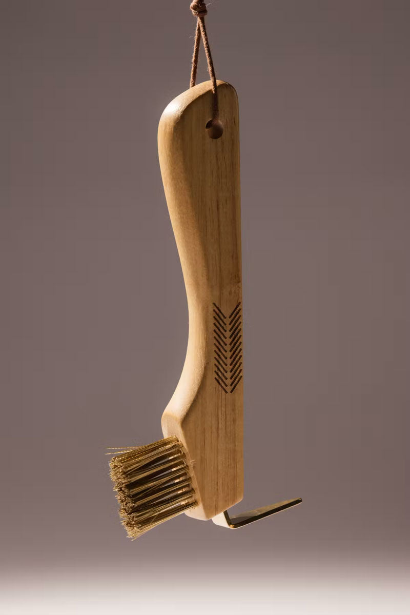 Grooming Deluxe Hoof Pick with Metal Bristles