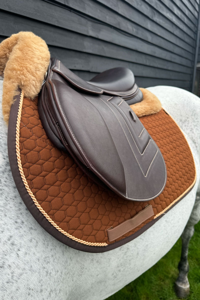 Mattes Jump Lambskin Saddle Pad with Piping Nougat/Honey