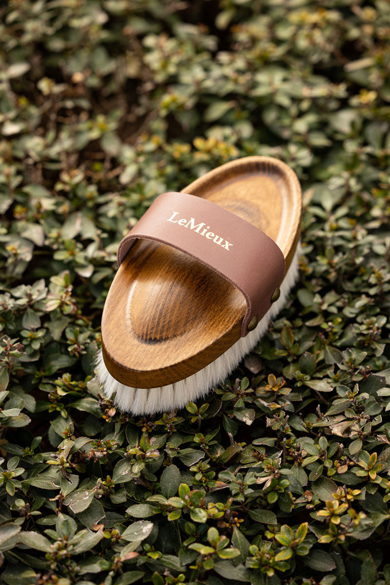 Le Mieux Artisan Soft Goats Hair Brush Brown